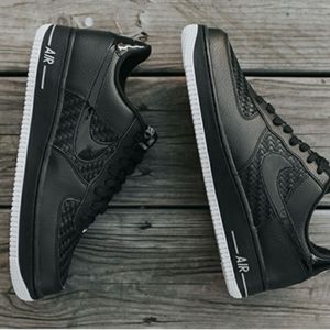 EUC Nike Air Force 1 Low Woven Black 9.5